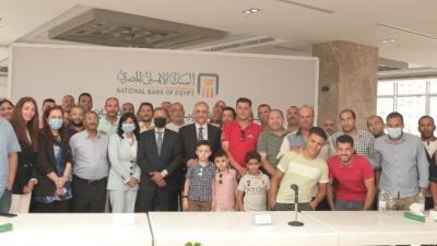 البنك الأهلي يسلم 150 دراجة للفائزين بالمرحلة الأولى من حملة بطاقات ميزة «صور»