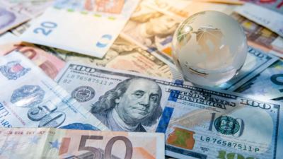 أسعار العملات اليوم الثلاثاء: تباين الإسترليني واليورو واستقرار الريال السعودي 