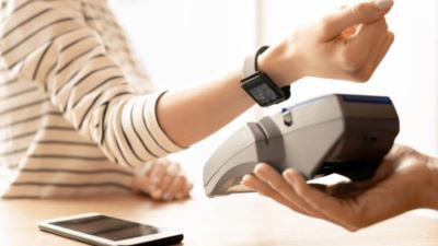 بنك saib يتيح الحصول على إسورة الدفع الإلكتروني مجانًا لفترة محدودة