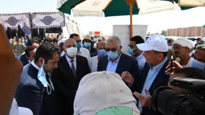 وزير الزراعة ومحافظ قنا ورئيس الزراعى يتابعون برنامج باب رزق لتمويل المشروعات