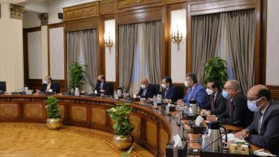 بحضور جمال نجم.. رئيس الوزراء يبحث مع رؤساء البنوك والمطورين العقاريين آليات تنظيم السوق العقارية