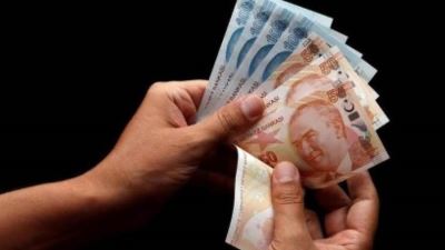 الليرة التركية تتراجع لأدنى مستوى لها في أسبوع أمام الدولار