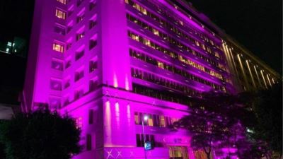 QNB الأهلي يضيء مقره الرئيسي باللون الوردي بمناسبة شهر التوعية بسرطان الثدي