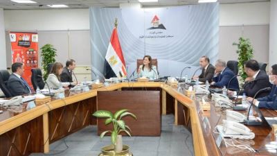 السعيد تناقش أوجه التعاون المشترك مع نائب رئيس البنك الأوروبي لإعادة الإعمار والتنمية