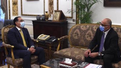 رئيس الوزراء يستعرض مع محافظ البنك المركزي ملفات العمل المشتركة