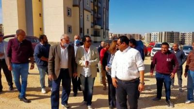 مسؤولو الإسكان يتابعون سير العمل بمواقع وحدات مبادرة «سكن لكل المصريين» بحدائق أكتوبر