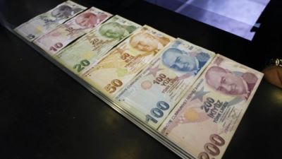 رويترز: الليرة التركية تتراجع 8% على خلفية مخاوف المستثمرين من تقلب السياسة النقدية