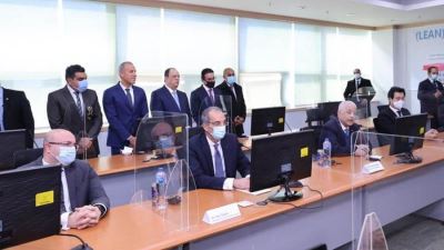 وزير الاتصالات يفتتح عددًا من المشروعات ويتفقد مصنع سامسونج لتصنيع التابلت التعليمي