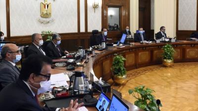 «الوزراء» يوافق على زيادة الأجور والمنح والعلاوات للموظفين اعتبارًا من يوليو المقبل