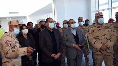 بالصور .. رئيس الوزراء يتابع الموقف التنفيذي للأعمال بمركز المعلومات ومنطقة البنوك بالعاصمة الإدارية