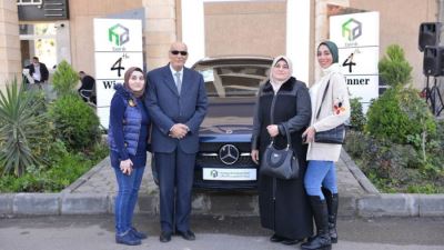 بنك التعمير والإسكان يسلم سيارة مرسيدس للفائز الرابع بحملته الترويجية «صور»