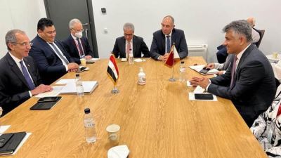 طلعت يناقش مع سامسونج العالمية التوسع في استثمارات الشركة بمصر