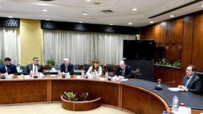 البترول تبحث مع البنك الأوروبي لإعادة الإعمار التعاون بمجال خفض الانبعاثات والطاقة النظيفة