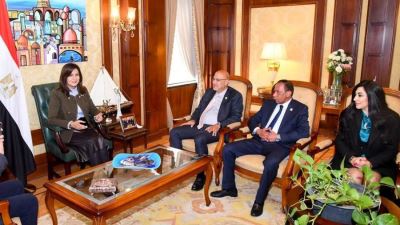 مكرم: مشاركة البنوك في معرض الترويج للاستثمار العقاري بتورنتو يسهل عمليات التحويلات 