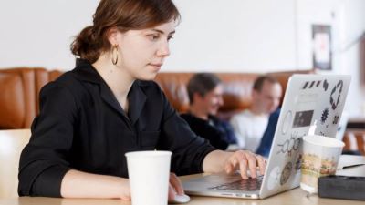 خدمات مجانية من البنك الأهلي المتحد بمناسبة شهر المرأة