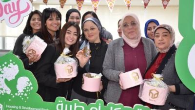 بنك التعمير والإسكان يشارك موظفاته الاحتفال بعيد الأم «صور»