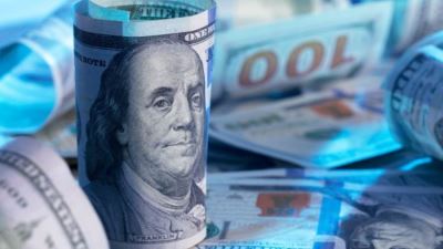 سعر الدولار اليوم الإثنين 4-4-2022 بختام التعاملات في البنوك