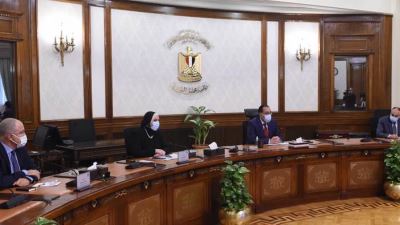 مدبولي: الحكومة تعمل بالتنسيق مع المركزي لتيسير إجراءات الحصول على مستلزمات الإنتاج