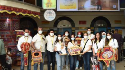  موظفو البنك الأهلي الكويتي في زيارة لمستشفى 57357  «صور»