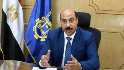 محافظ أسوان يشيد بإنشاء فروع بنكية بمراكز الشباب