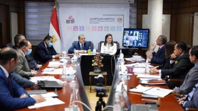 وزيرة التخطيط تناقش آليات تطبيق الحد الأدنى للأجور للعاملين في القطاع الخاص