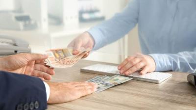 الأهلي ومصر للصرافة تعاودان العمل بجميع الفروع اليوم الخميس