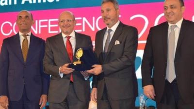 اتحاد المصارف يكرم بنك قناة السويس بختام المؤتمر المصرفي العربي لعام 2022 «صور»