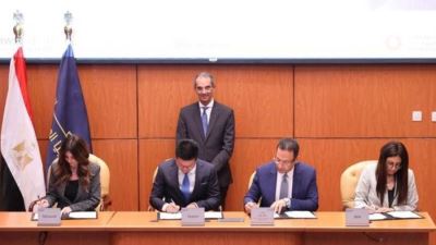 وزير الاتصالات يشهد توقيع 10 مذكرات تفاهم مع كبرى الشركات المتخصصة فى تكنولوجيا المعلومات 