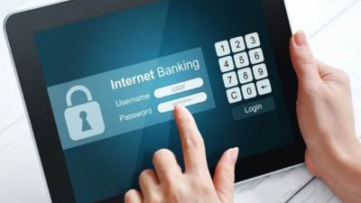 كيف يمكن للعميل تنفيذ التحويل الداخلي بين حساباته عبر خدمة الإنترنت البنكي؟