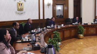 مدبولي يلتقي مسئولي ستاندرد تشارترد لاستعراض نماذج التمويل والشراكة مع القطاع الخاص