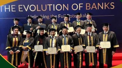 بنك فيصل الإسلامي يحتفل بتخرج 7 من فريق عمله بمؤتمر المعهد المصرفي