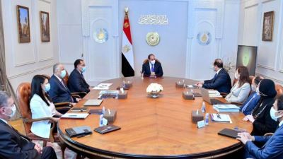 الرئيس السيسي يتابع مؤشرات الأداء المالي للدولة بحضور طارق عامر