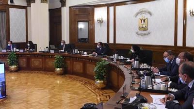 رئيس الوزراء يتابع ملف الصادرات الزراعية بحضور مسئولي البنك المركزي 