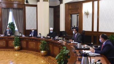 رئيس الوزراء يتابع تطوير آليات إدارة استثمارات المؤسسات الحكومية في سوق الأسهم