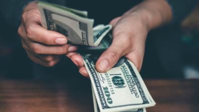 سعر الدولار اليوم الإثنين 1-8-2022 بختام التعاملات في البنوك