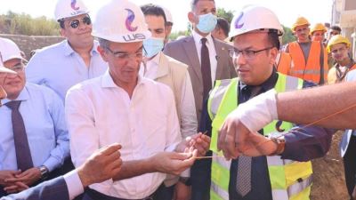 وزير الاتصالات يتفقد مشروعات الوزارة ضمن مبادرة حياة كريمة بالمنيا