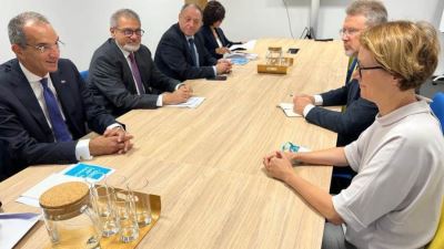 عمرو طلعت يبحث التعاون فى مجالات الحكومة الرقمية وتطوير البنية التحتية مع ليتوانيا 