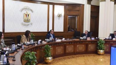 رئيس الوزراء يواصل متابعة الاستعدادات الخاصة بعقد المؤتمر الاقتصادي الذي كلّف به الرئيس السيسي