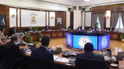 رئيس الوزراء : محافظ البنك المركزي عضوا باللجنة الوزارية للانتاج