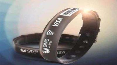 أبرزهم خفيفة الوزن ومقاومة للماء.. مزايا الأسورة الإلكترونية من بنك QNB الأهلي