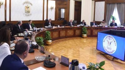 رئيس الوزراء يتابع سبل تنمية الصادرات المصرية لدول القارة الافريقية
