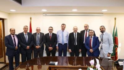 علاء فاروق يكرم أبناء المجموعة القانونية بالبنك الزراعي لالتحاقهم بالنيابة العامة ومجلس الدولة