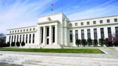 الاحتياطي الفيدرالي الأمريكي يحافظ على سياسته النقدية المشددة مع احتدام الركود التضخمي