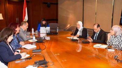 وزيرة الهجرة تشيد بإصدار بنكا الأهلي ومصر شهادات دولارية بعائد مرتفع