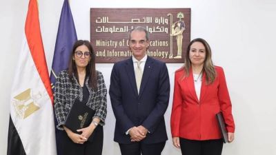 وزير الاتصالات: إتاحة خدمات الانترنت فائق السرعة وتنمية المهارات الرقمية للمواطنين بقرى حياة كريمة