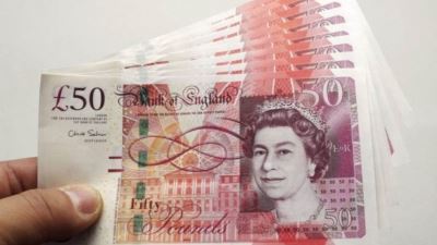 الجنيه الأسترليني يتخطى حاجز الـ28 جنيه في بعض البنوك