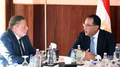 رئيس الوزراء يلتقي محافظ البنك المركزي على هامش فعاليات قمة COP27