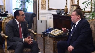 رئيس الوزراء يلتقي محافظ البنك المركزي لمتابعة عدد من الملفات