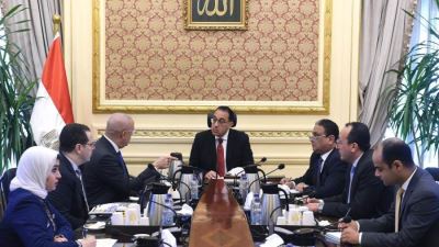  رئيس الوزراء يبحث مع وزير الإسكان آليات التخصيص للأراضى بالدولار من الخارج 