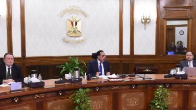 الحكومة بالتعاون مع "القطاع المصرفي" تعمل على الإفراج عن البضائع المتبقية بالموانئ خلال الفترة القصيرة المقبلة